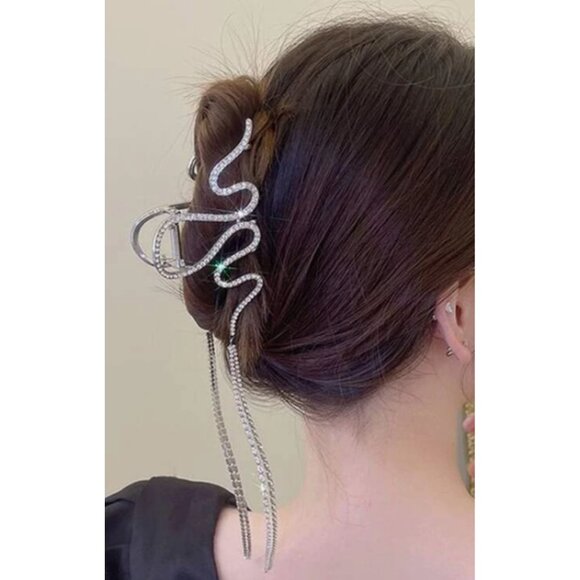 Large Silver Rhinestone Tassel Hair Claw Clip Sparkling Statement Hair Accessory - Picture 1 of 3